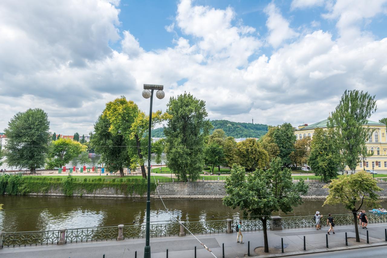 Riverside With A Balcony * Prag
